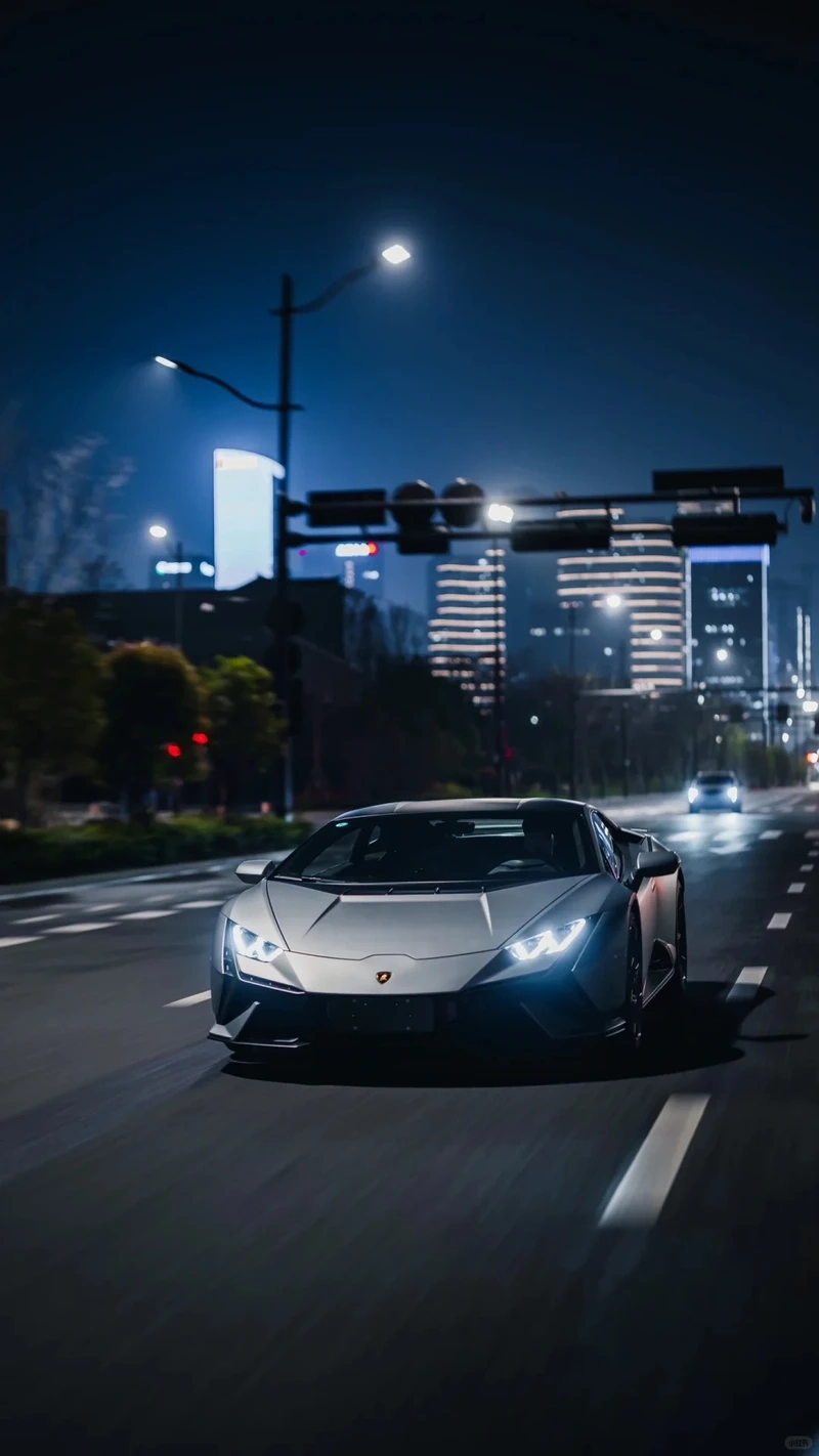 Hai cửa thể thao mạnh mẽ Lamborghini Huracán 2 cửa