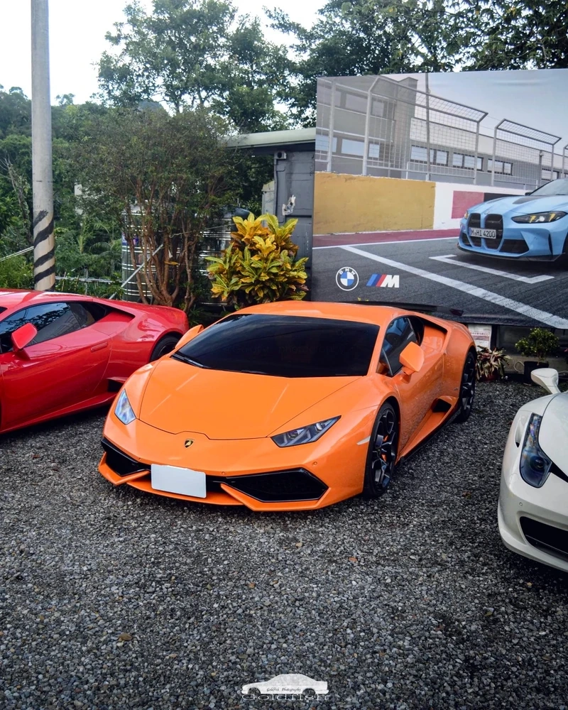 Màu cam rực rỡ cá tính Lamborghini Huracán màu cam