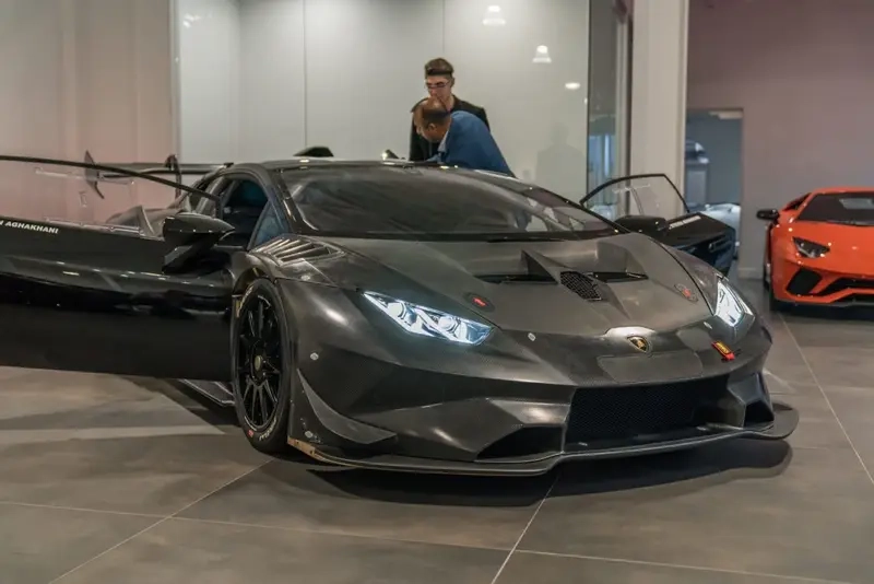 Lamborghini Huracán Evo khơi dậy đam mê xe hơi