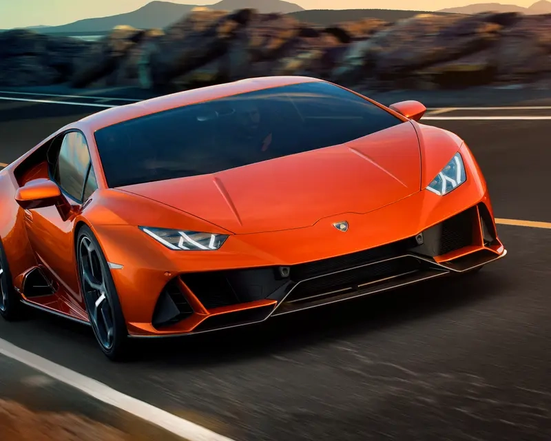 Lamborghini Huracán Evo nổi bật trong giới siêu xe