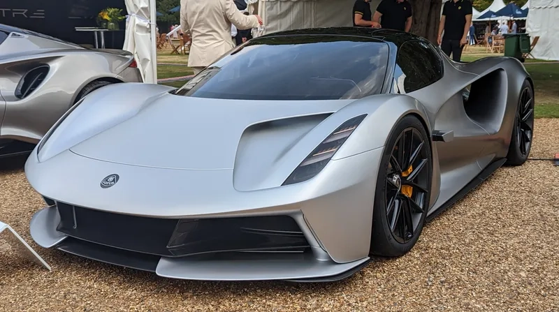 So sánh lotus evija và evora về hiệu suất xe