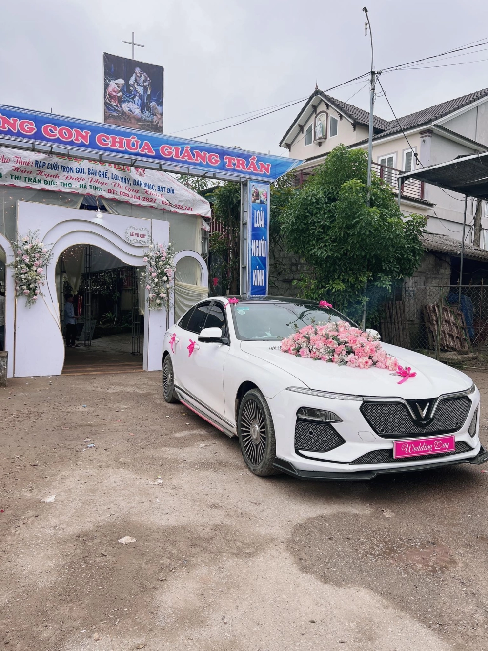 Xe VinFast Lux A độ mâm 5 chấu kép phay xước thể thao đẹp mắt