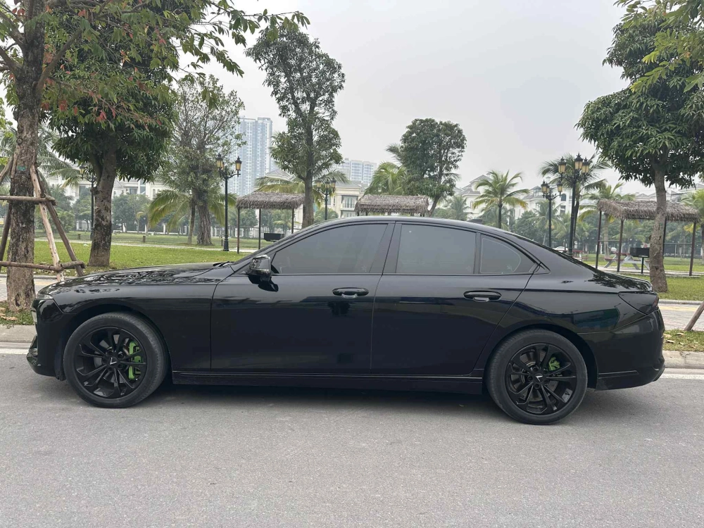 Xe VinFast Lux A độ mâm màu bạc nguyên bản thiết kế lịch lãm