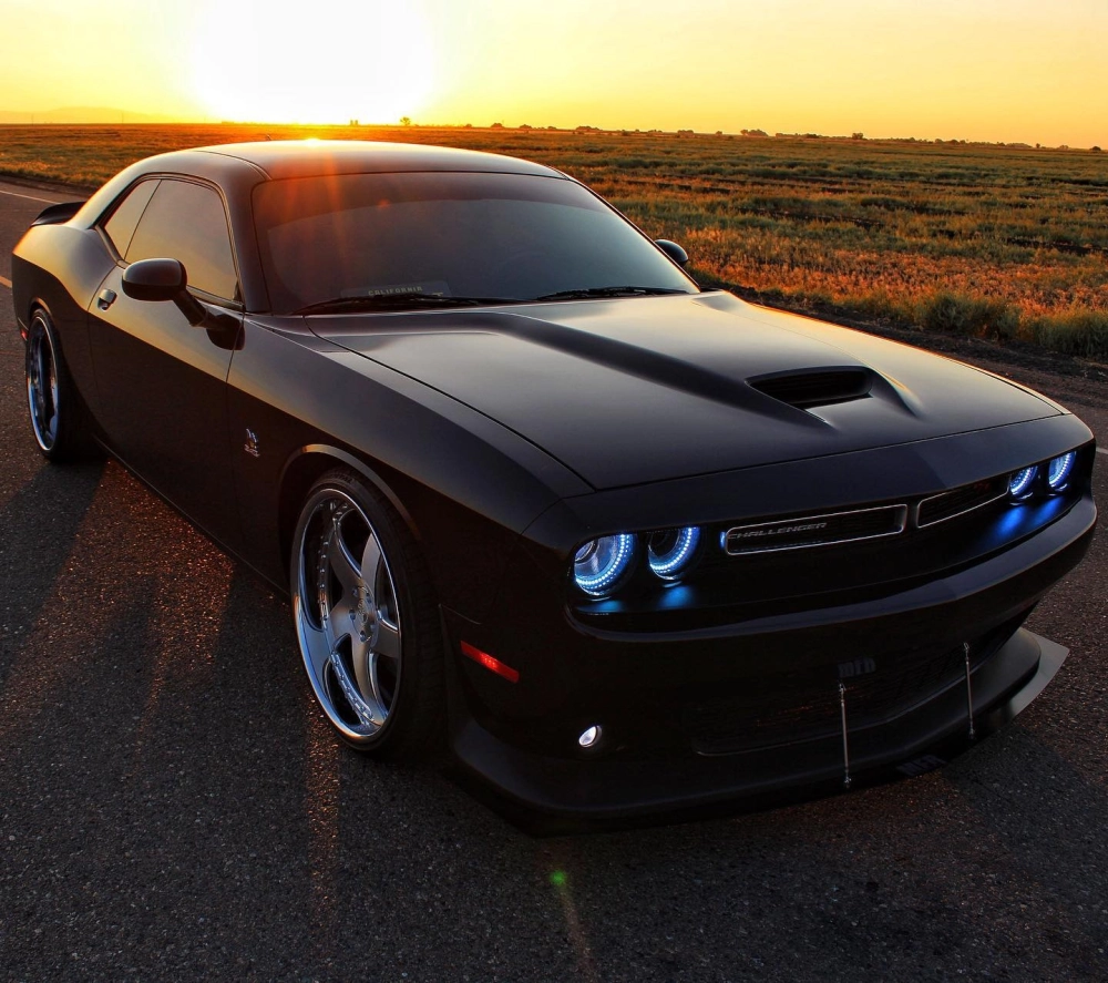 Xe thể thao Mazda độ mâm 5 chấu đơn màu bạc phong cách đua