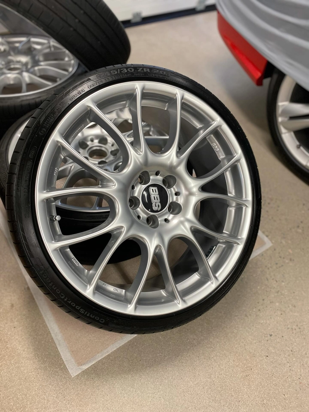 Xe BMW độ mâm BBS màu xám chì đa chấu phong cách lịch lãm