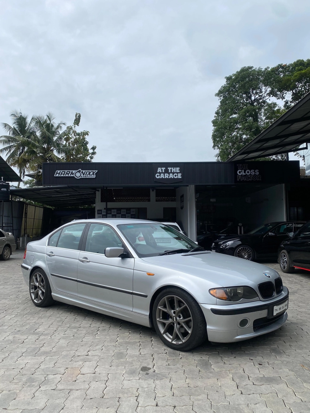 Mâm BBS vành lưới màu đồng viền bạc cổ điển trên xe Porsche