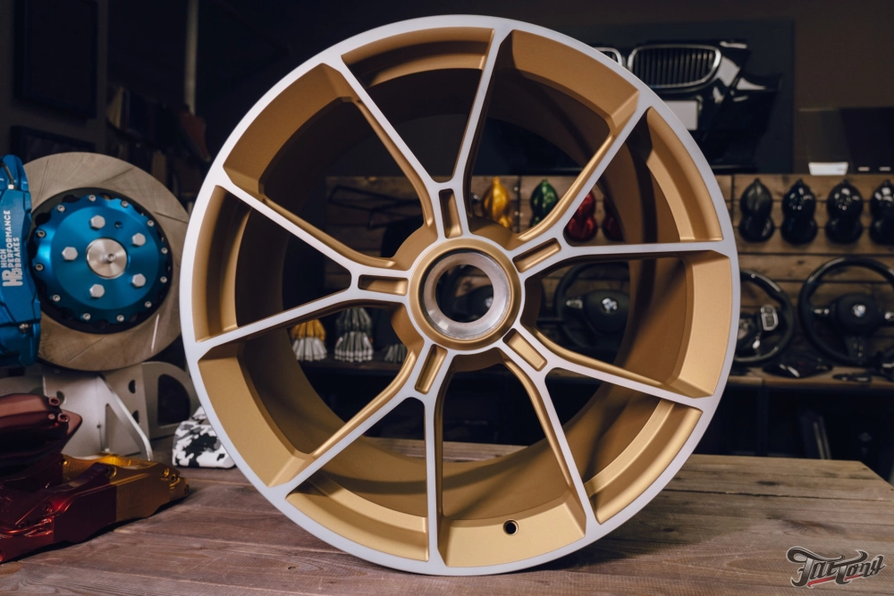 Mâm CNC màu vàng đồng thiết kế đa chấu đẳng cấp và sang trọng