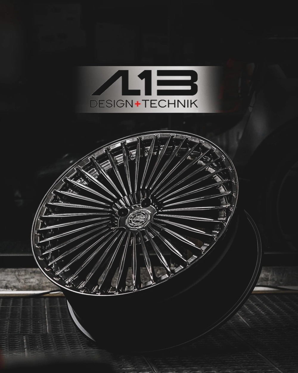 Mẫu mâm đa chấu màu đen bóng thiết kế nan nhuyễn cực hiện đại