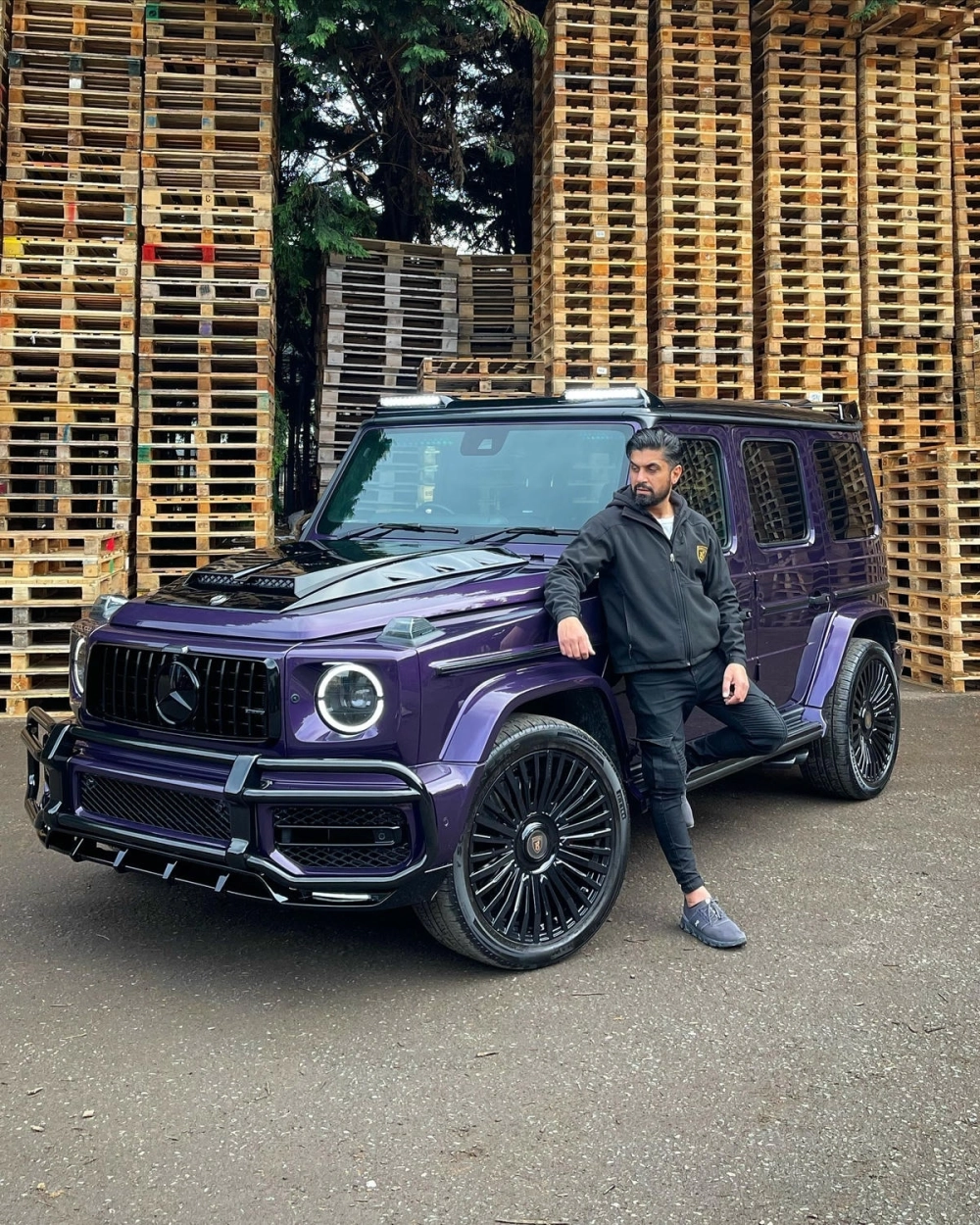 Mâm đúc đa chấu màu đen thể thao độ xe Mercedes G63 màu tím