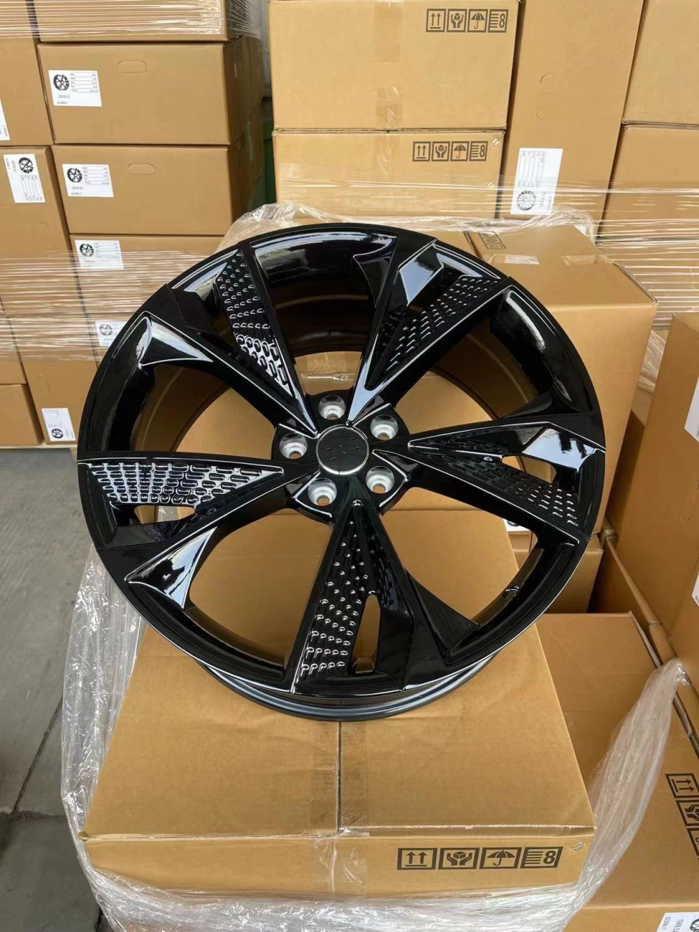 Mâm đúc ô tô màu đen bóng họa tiết 3D phay xước siêu độc đáo