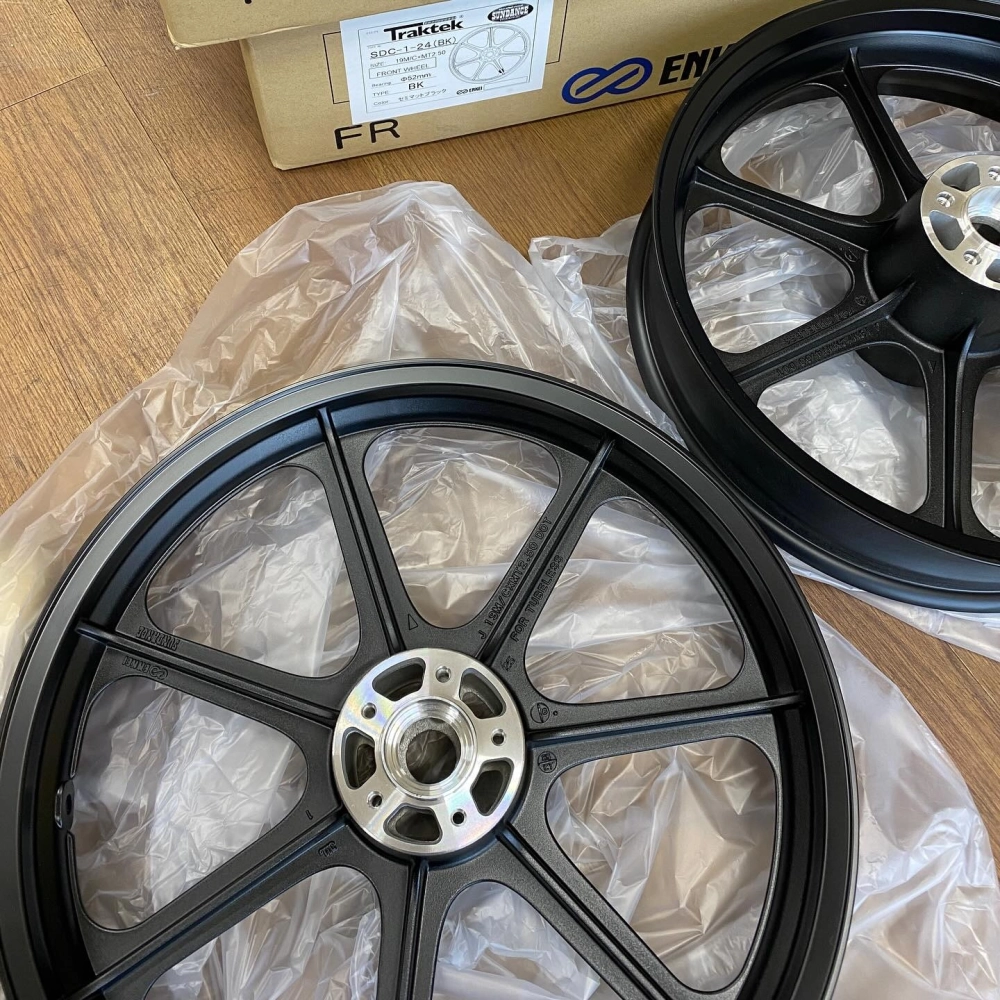 Cặp mâm đúc xe máy 7 chấu màu đen mờ thiết kế mạnh mẽ cứng cáp