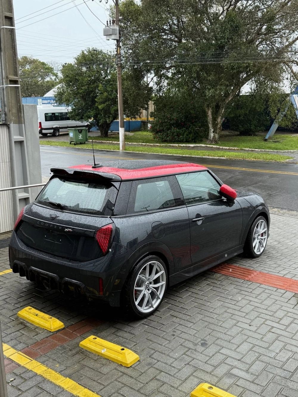 Xe Mini Cooper độ mâm HRE đa chấu bạc thể thao cá tính đẹp