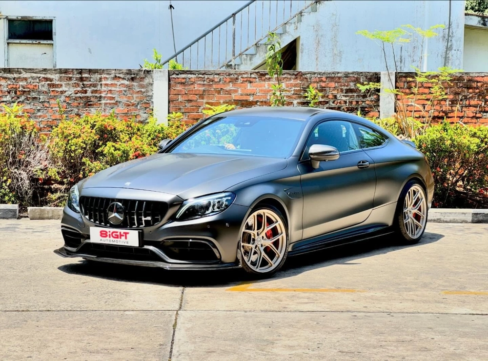 Xe Mercedes màu xám mờ độ mâm HRE chấu kép vàng đồng cá tính