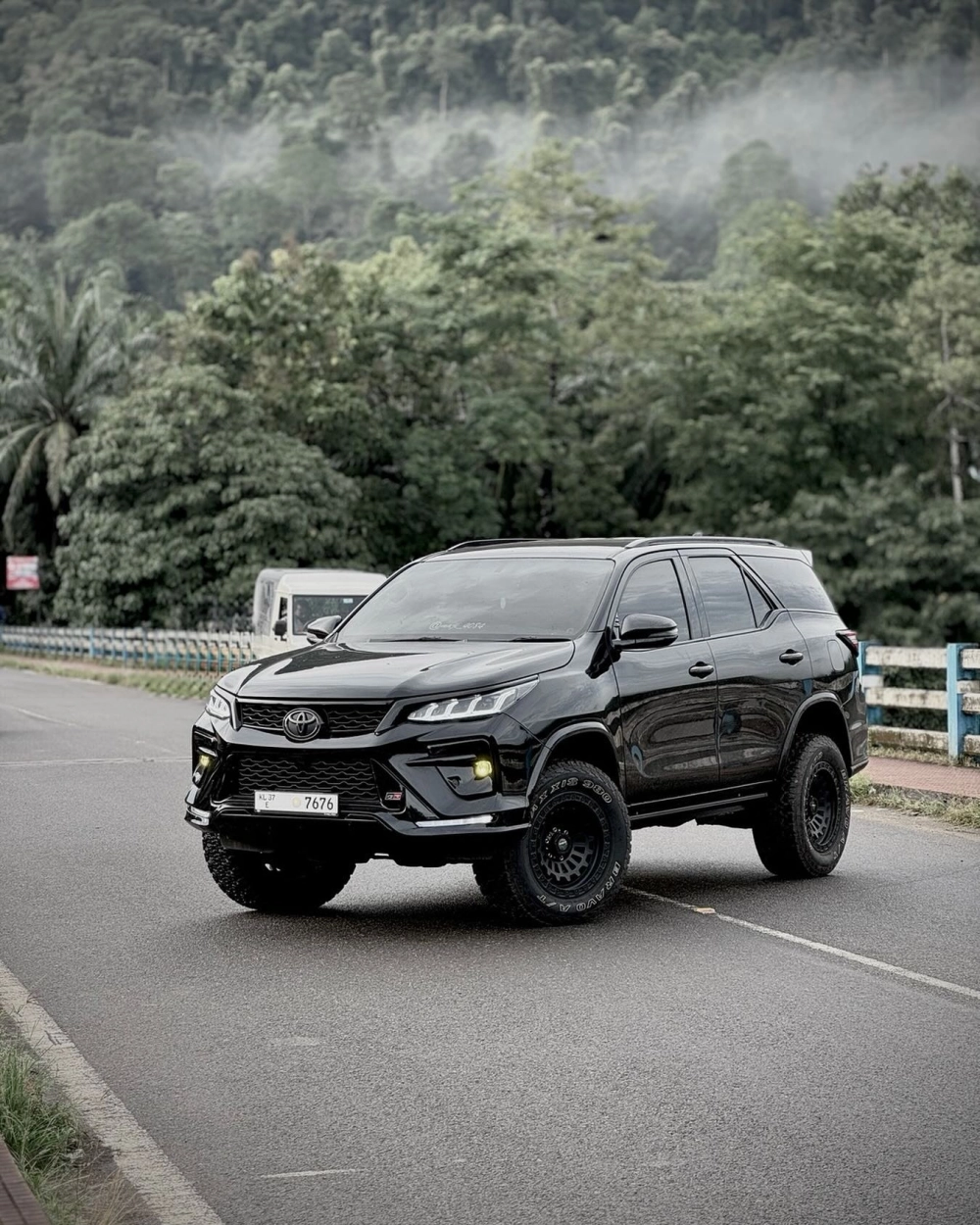 Toyota Fortuner độ mâm Lenso offroad hầm hố cực kỳ mạnh mẽ