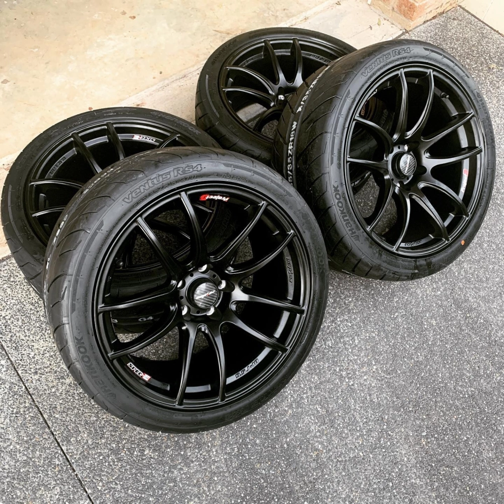 Bộ mâm Lenso sơn đen bóng kèm lốp thể thao hiệu năng cực cao