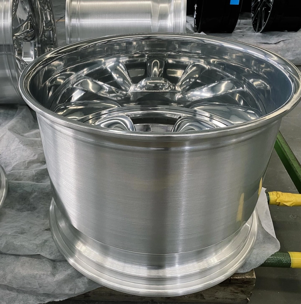 Cận cảnh lòng mâm lồi mạ bóng thiết kế sâu ấn tượng