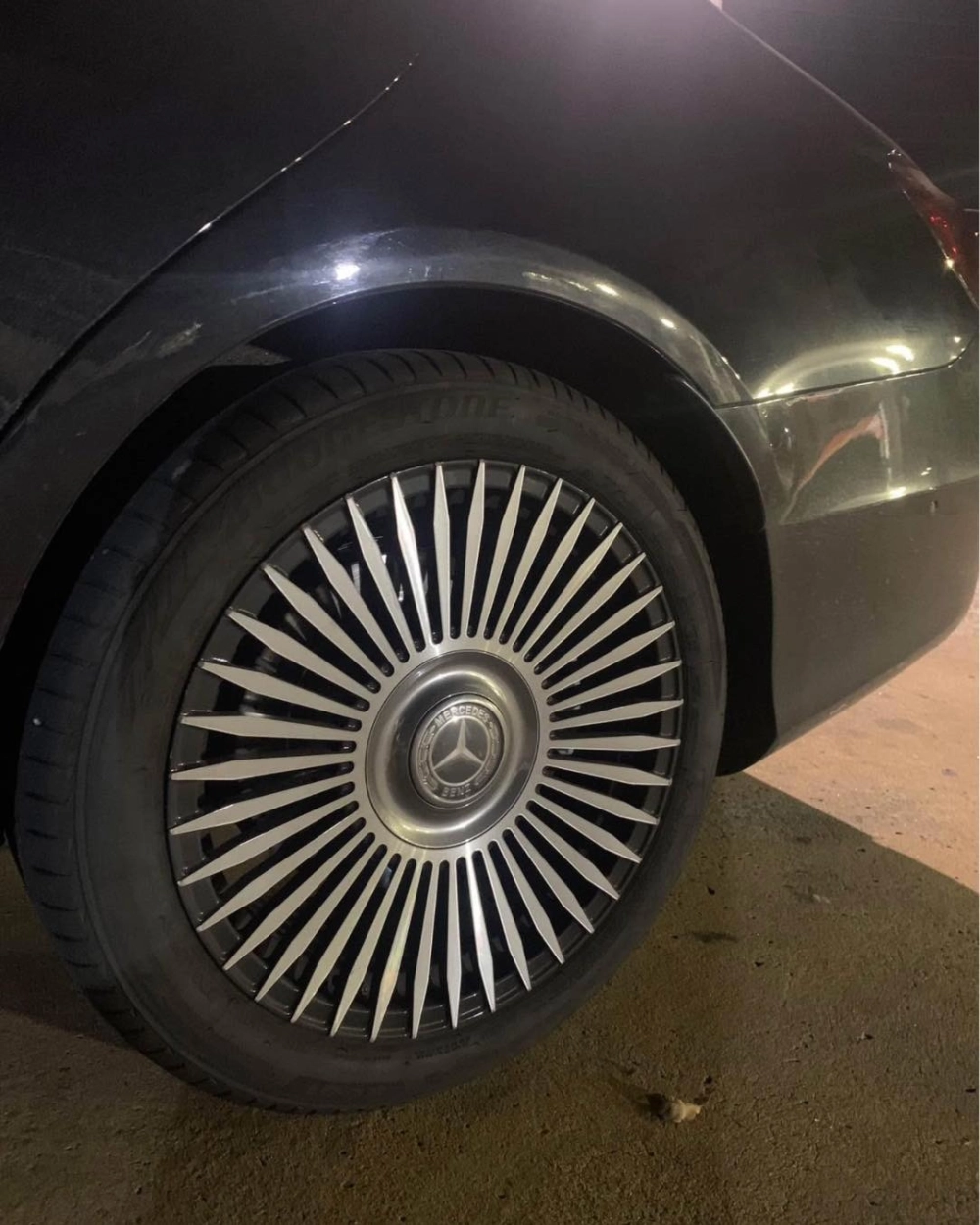 Chi tiết mâm Maybach đa chấu thiết kế tuabin gió đẹp tinh tế