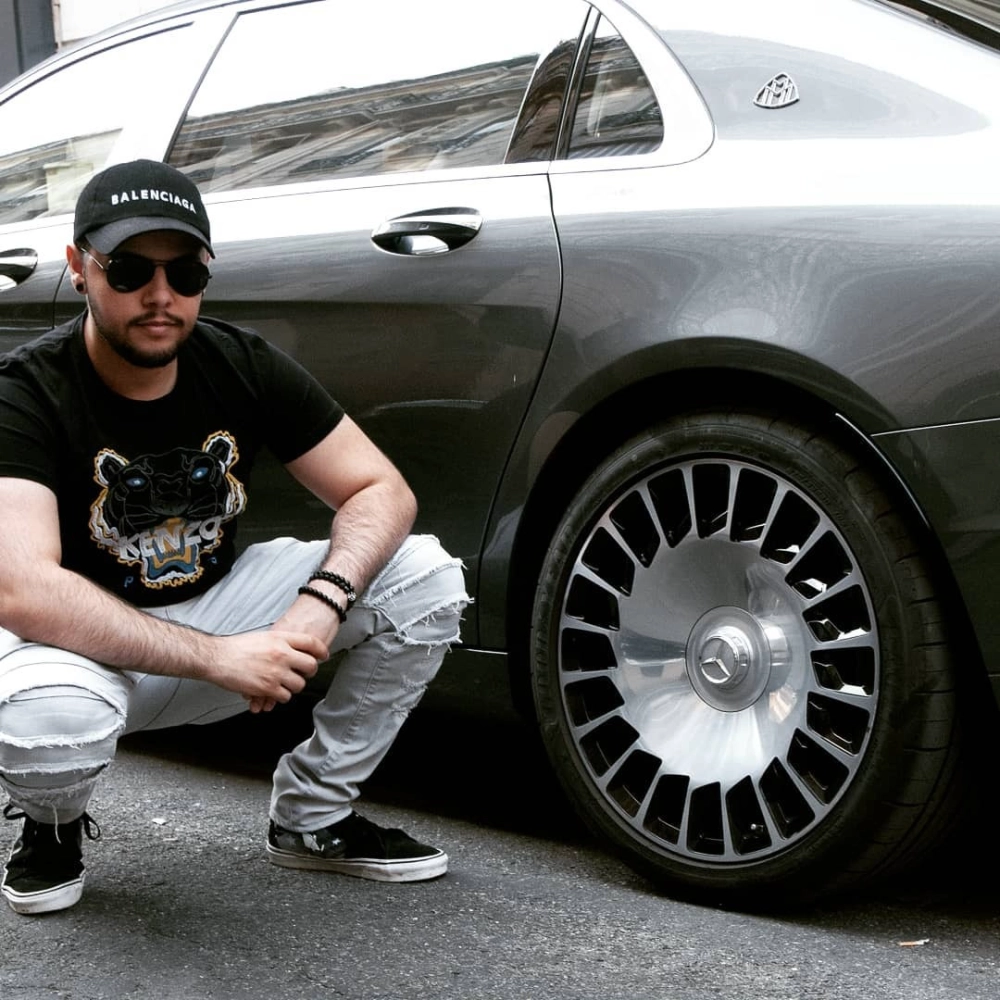 Check in bên mâm Maybach đĩa đặc cổ điển thiết kế ấn tượng