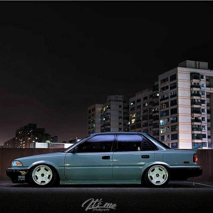 Xe sedan độ mâm Mercedes AMG 5 chấu bản lớn phong cách JDM lạ