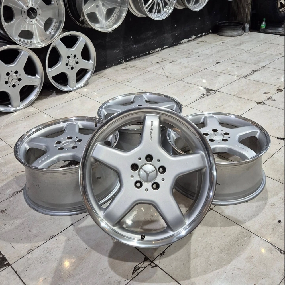 Bộ 4 mâm Mercedes AMG 5 chấu cổ điển màu bạc sáng bóng cực đẹp