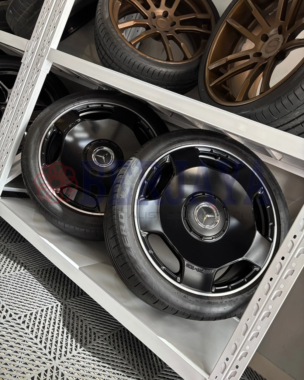 Cặp mâm Mercedes AMG thiết kế mâm đặc màu đen bóng cực kỳ chất