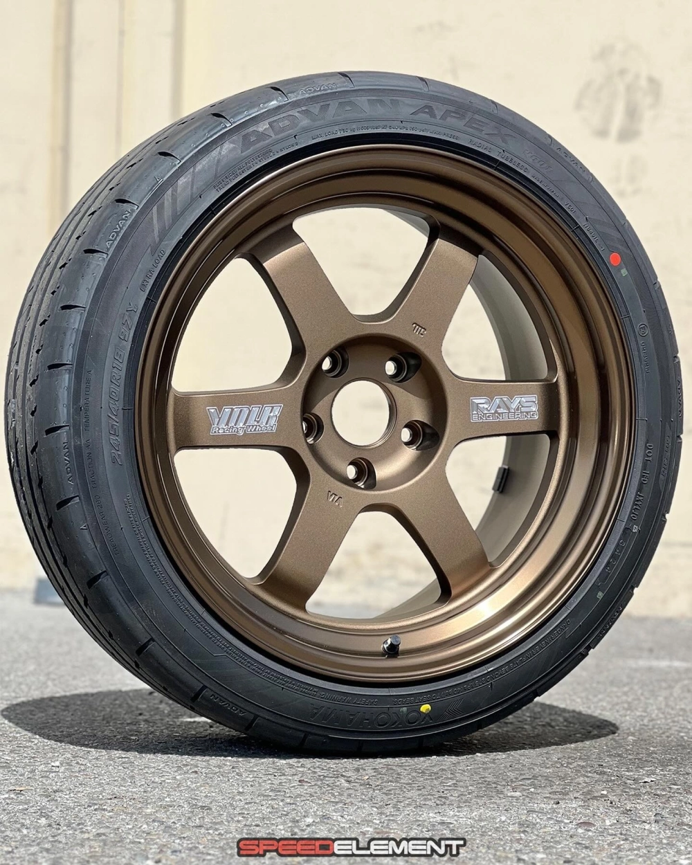 Xe điện BYD độ mâm TE37 đen bóng phong cách thể thao