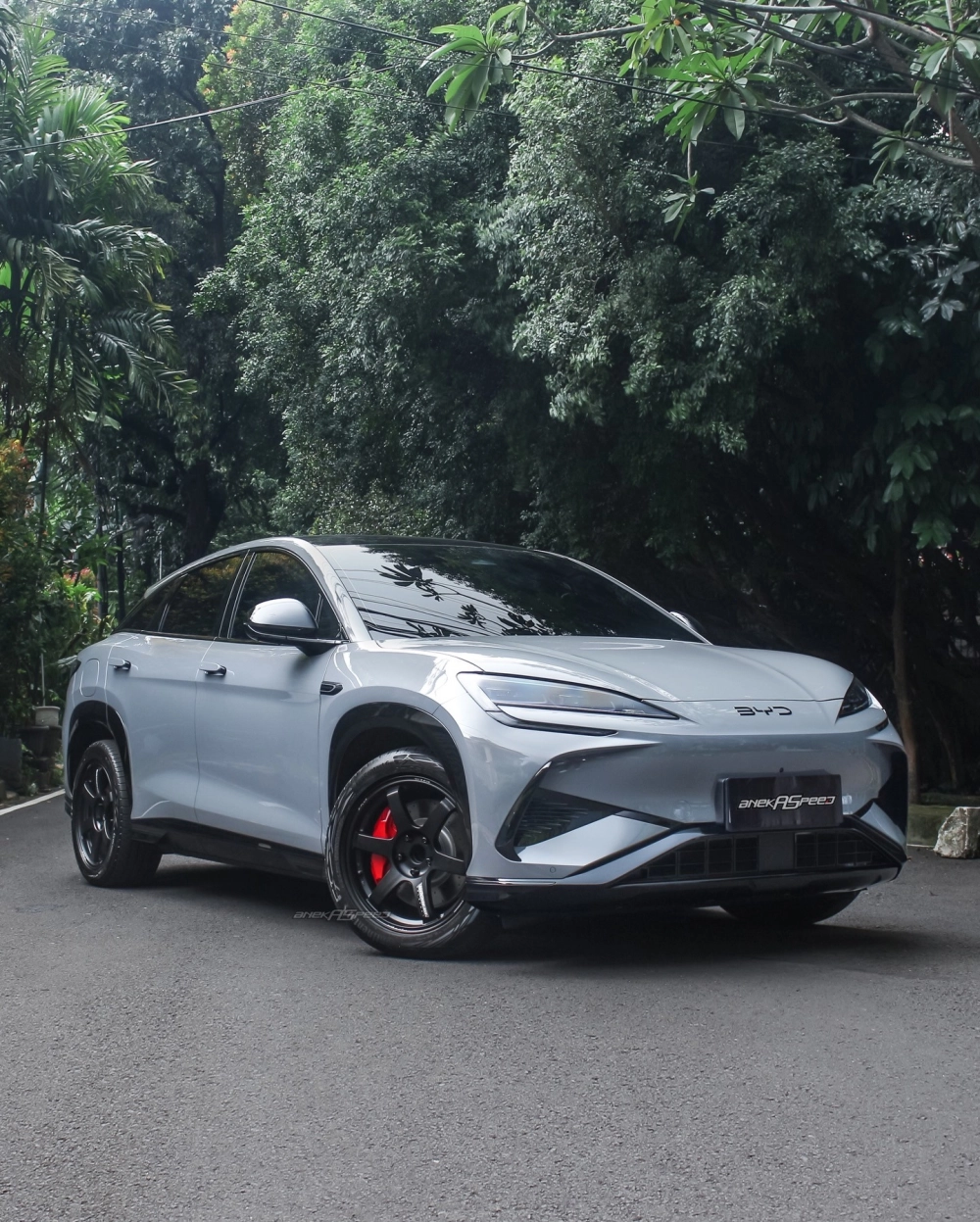 Xe điện BYD độ mâm TE37 đen bóng phong cách thể thao