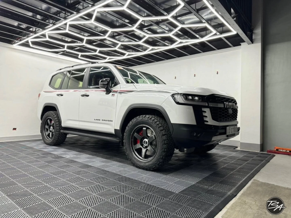 Land Cruiser LC300 độ mâm TE37 6 chấu thể thao mạnh mẽ