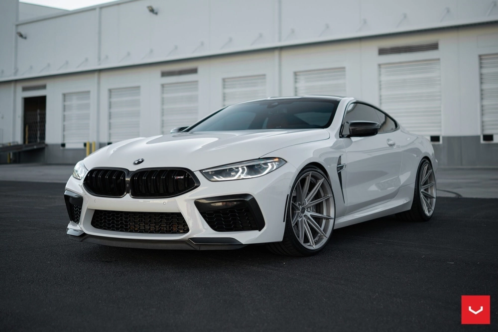 Mâm Vossen màu bạc 5 chấu kép độ xe BMW 8 Series trắng thể thao