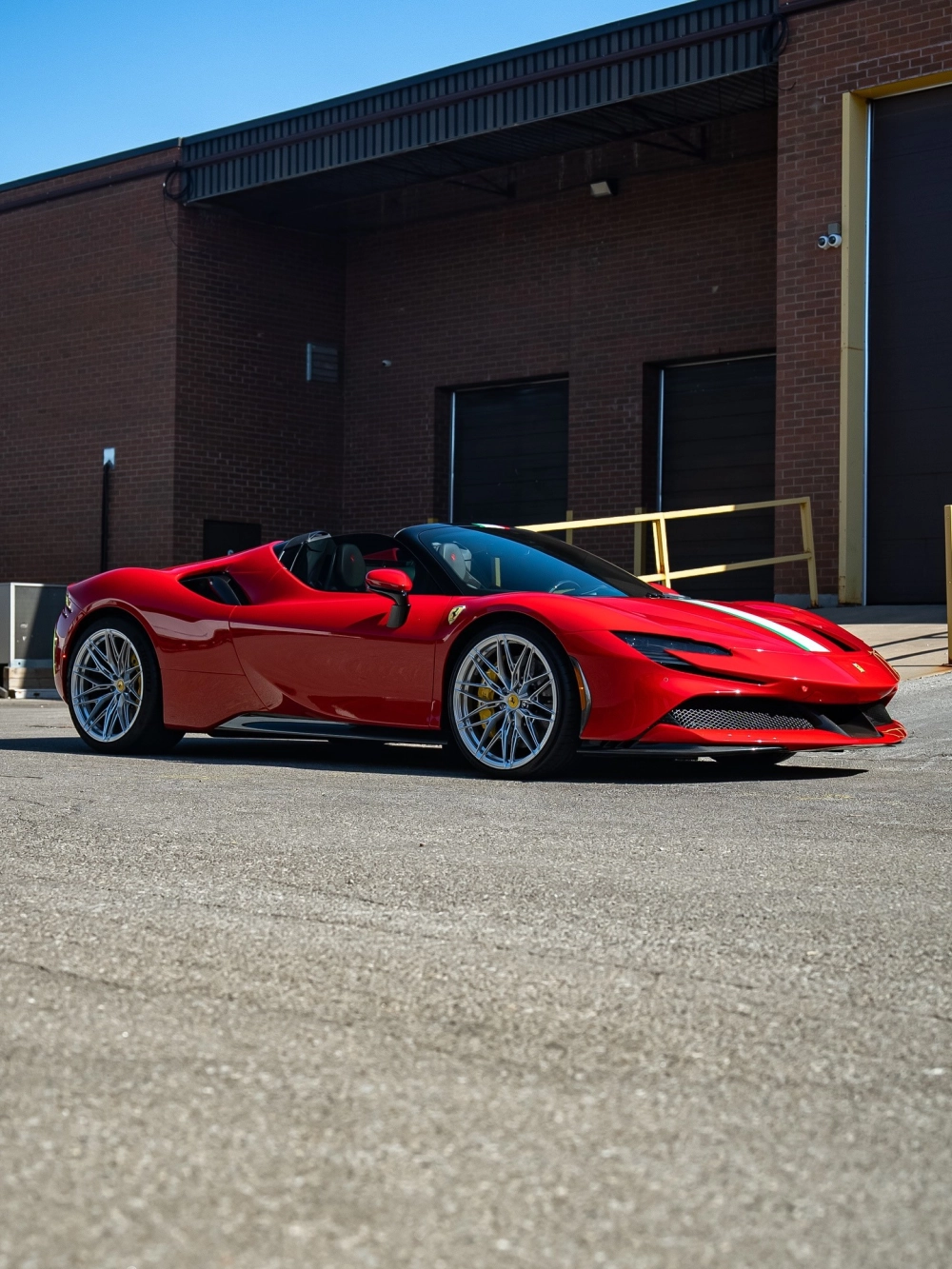 Mâm Vossen đa chấu màu bạc sáng độ siêu xe Ferrari SF90 đỏ đẹp