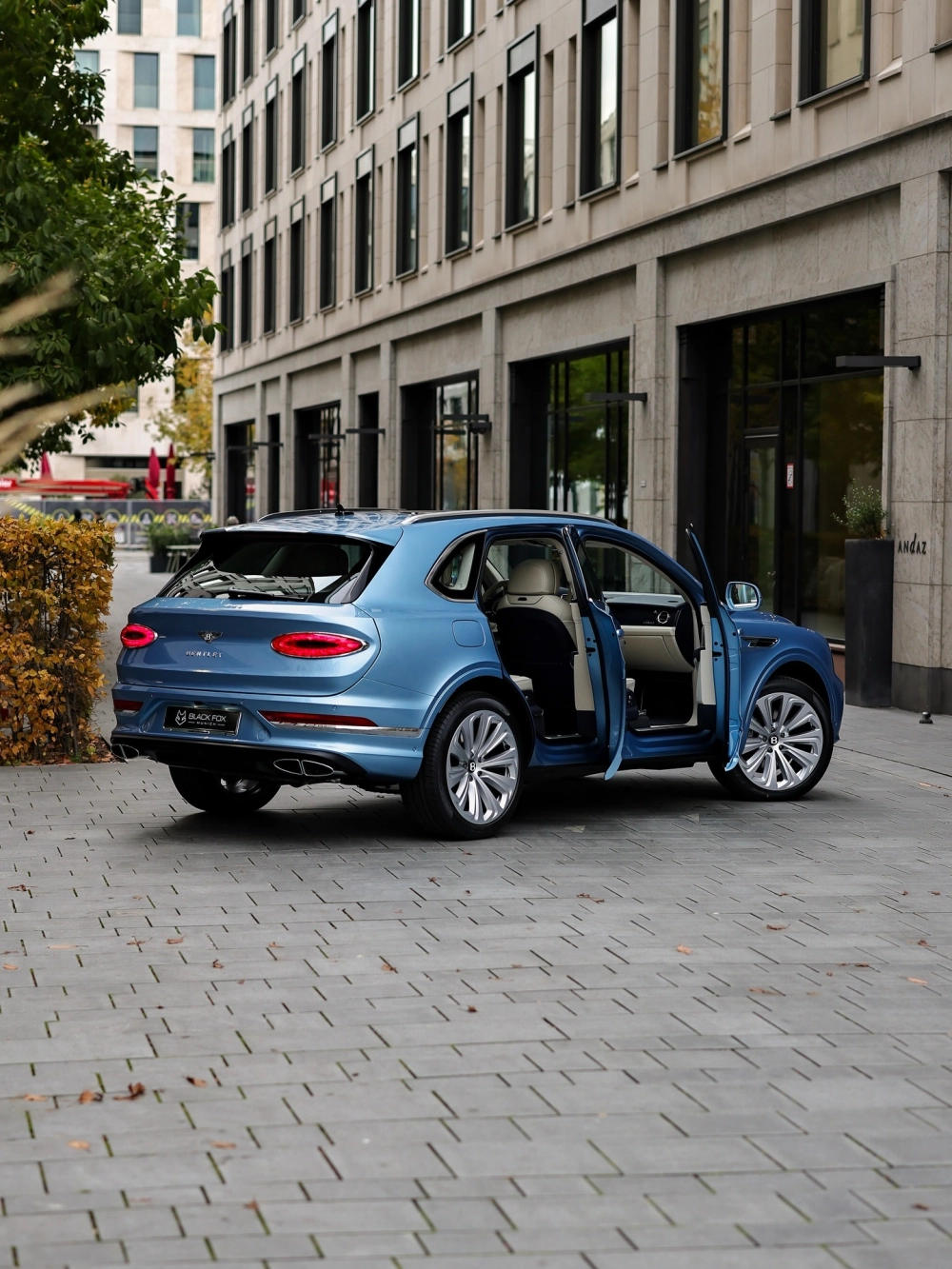 Xe sang Bentley độ mâm xương cá đa chấu màu bạc đẳng cấp