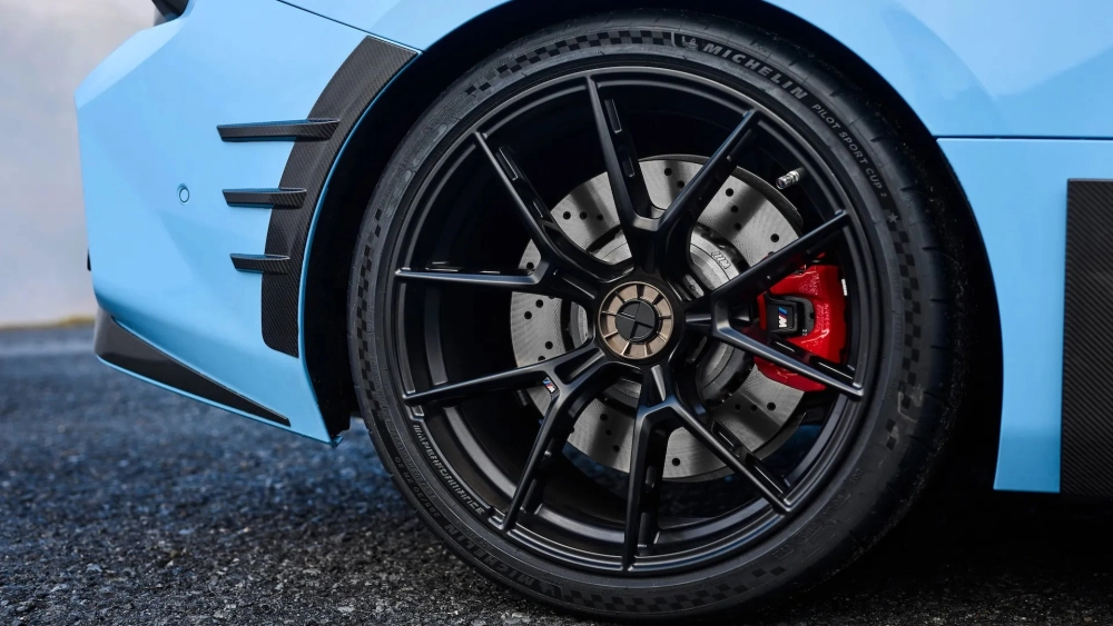 Cận cảnh mâm xương cá 3D màu xám titan thiết kế sắc sảo