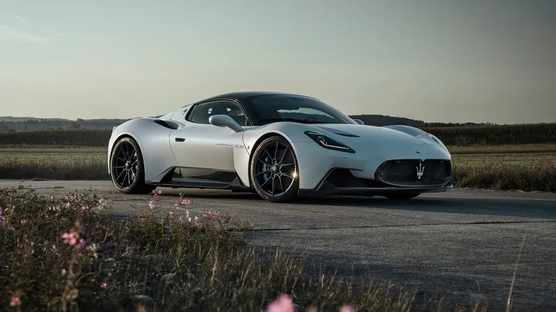 Xe maserati coupe sang trọng và đầy phong cách thể thao