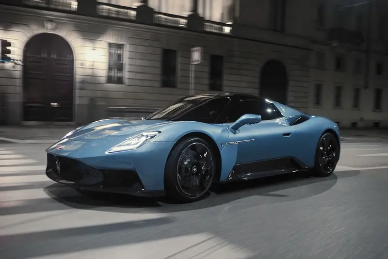 Ảnh xe Maserati mc20 ngoài đời cuốn hút người mê siêu xe