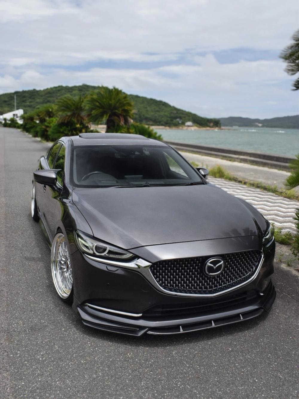 Xe Mazda 6 độ mâm 5 chấu đơn phong cách JDM màu đỏ cổ điển