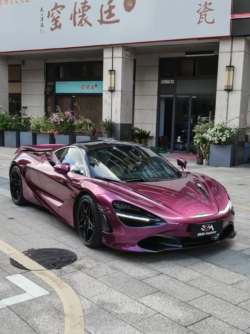 McLaren 720S màu sắc nổi bật