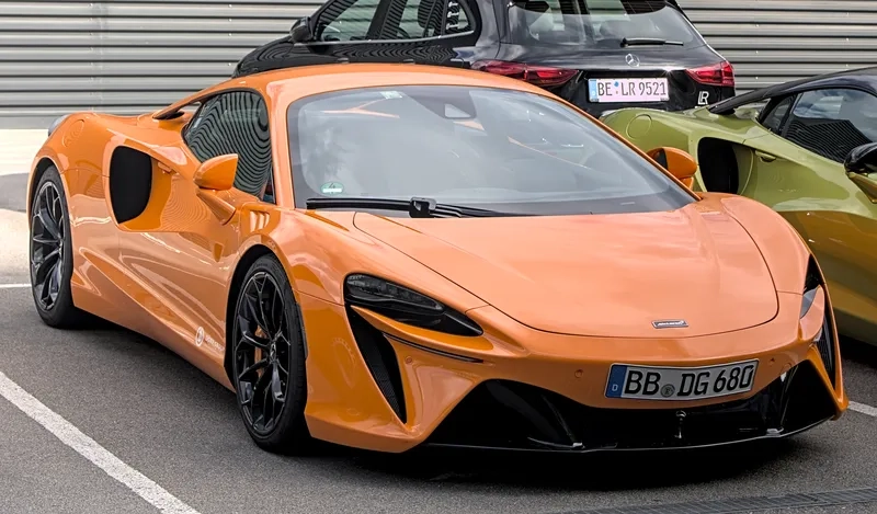 McLaren P1 trong cuộc đua cháy hết mình trên track