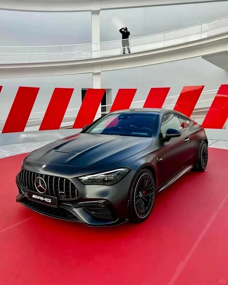 Cảm nhận tốc độ với Mercedes AMG hiệu suất cao