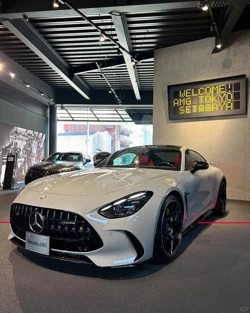 Trải nghiệm Mercedes AMG đẹp trên mọi cung đường