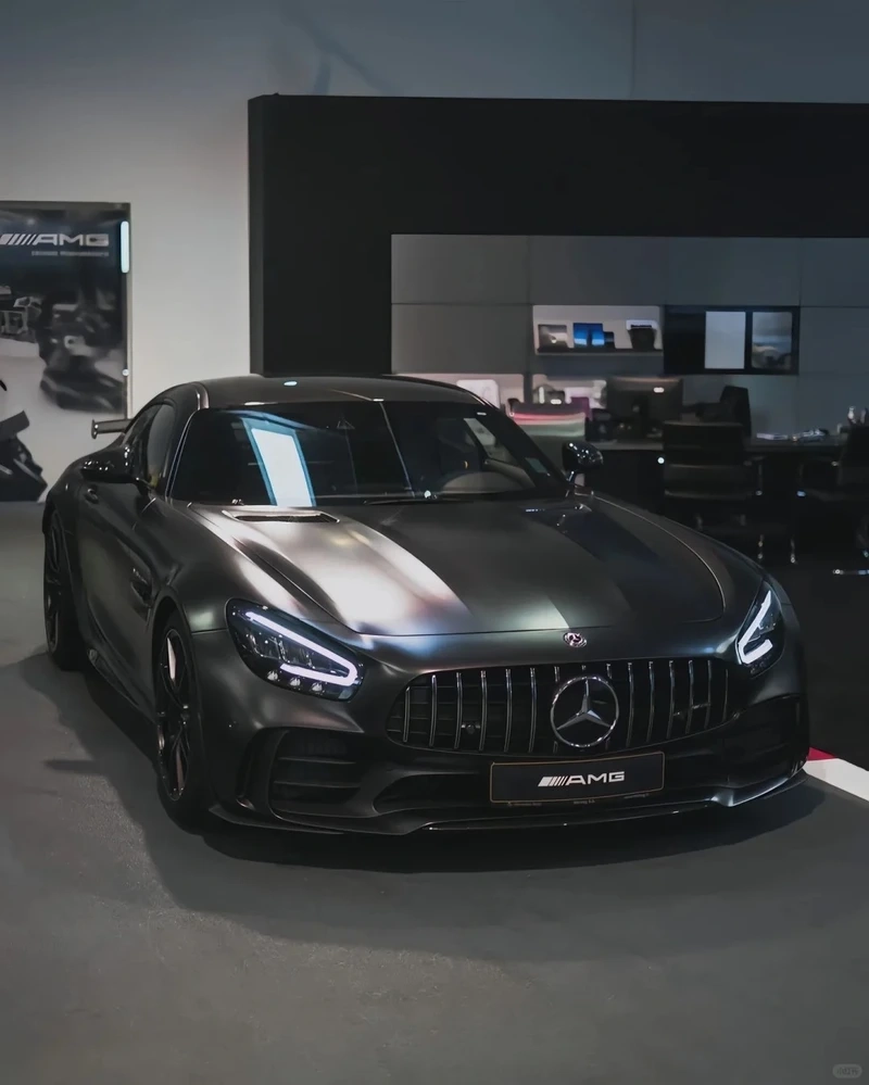 Vượt giới hạn với Mercedes AMG tốc độ cao
