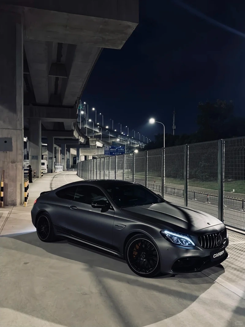 Sang trọng pha thể thao với Mercedes AMG sedan thể thao