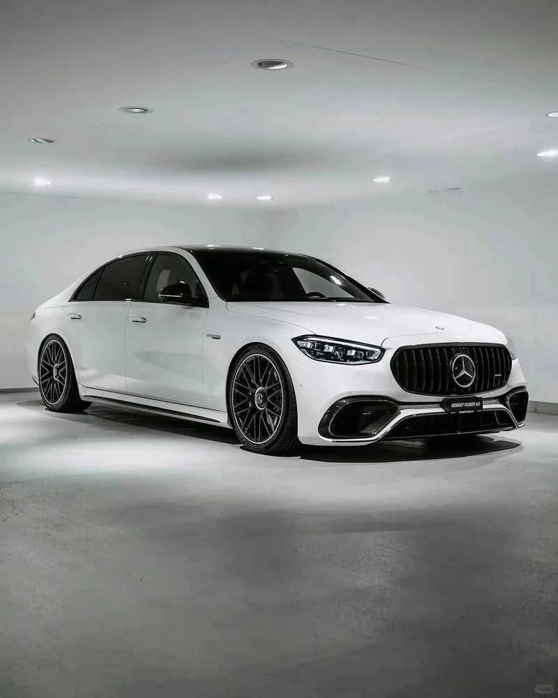 Khám phá sự hiện đại với Mercedes AMG phong cách hiện đại