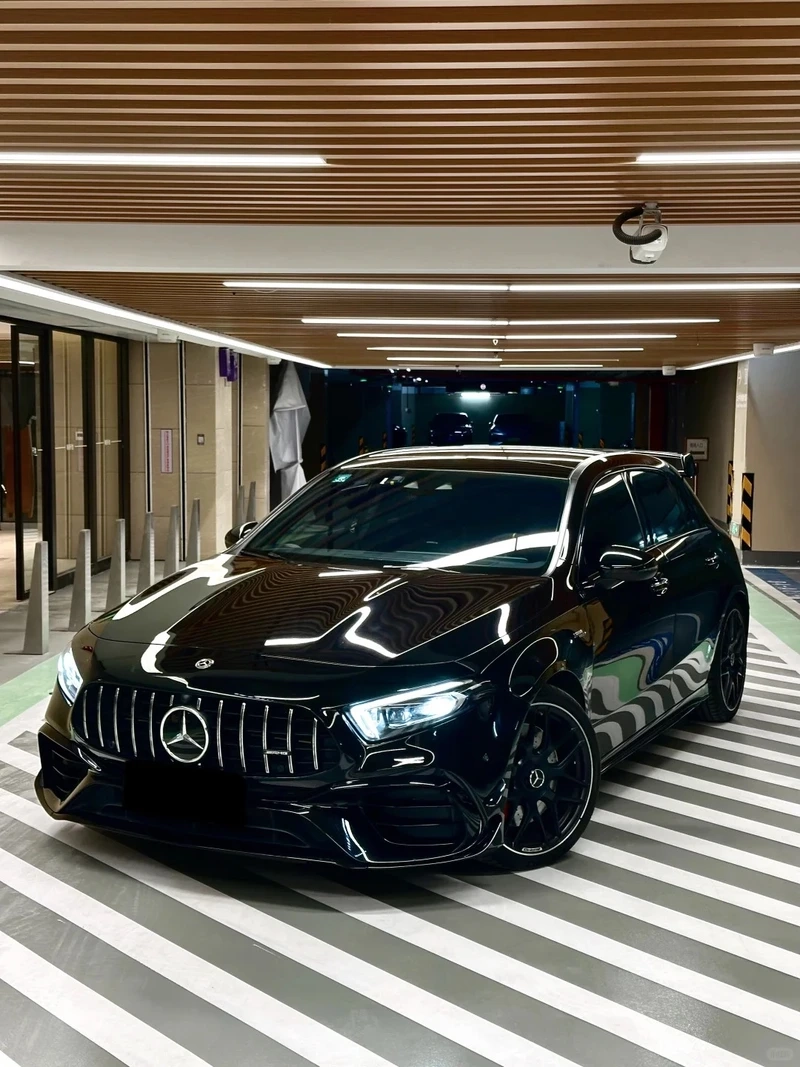 Màu sắc nổi bật trên phố với Mercedes AMG màu sắc nổi bật