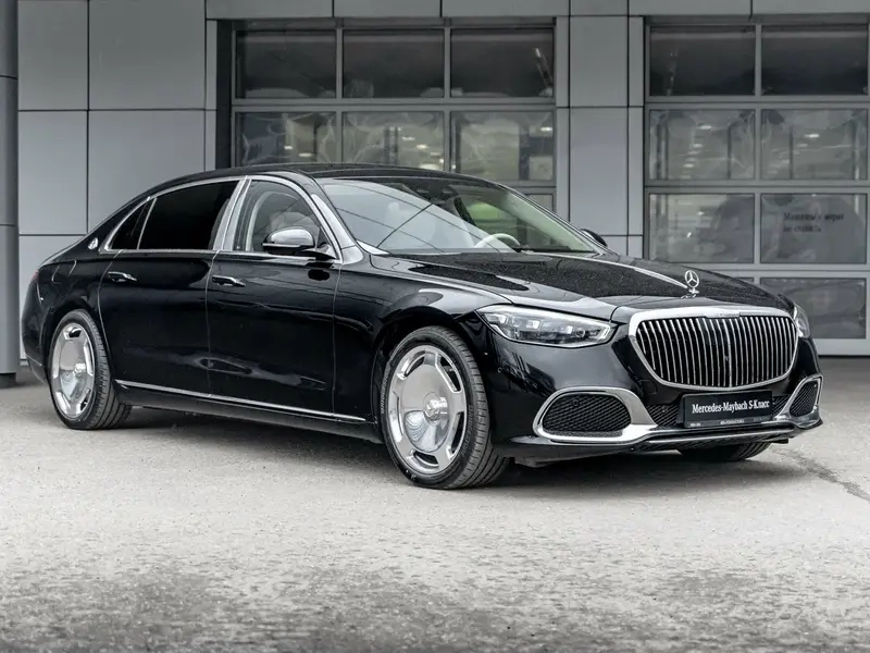 Khẳng định vị thế qua ảnh Mercedes Maybach siêu sang