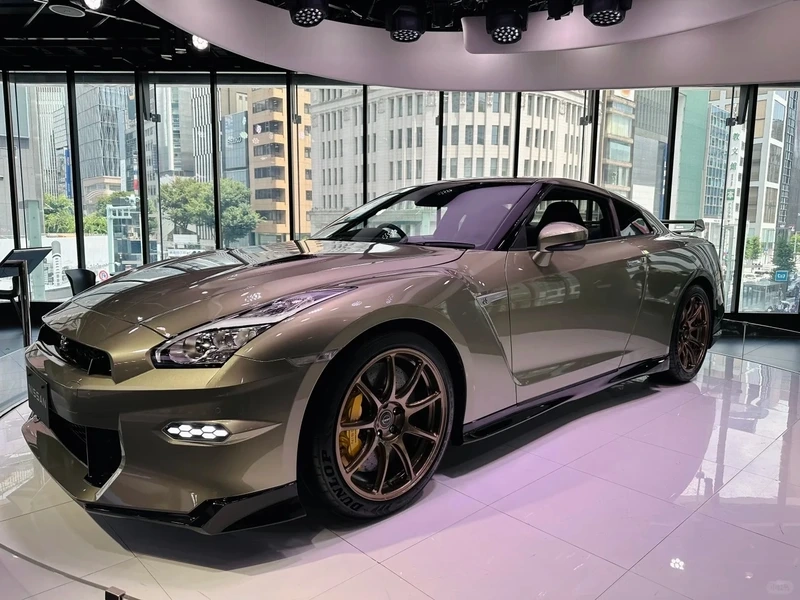 Sức mạnh vượt trội Nissan GTR mạnh mẽ