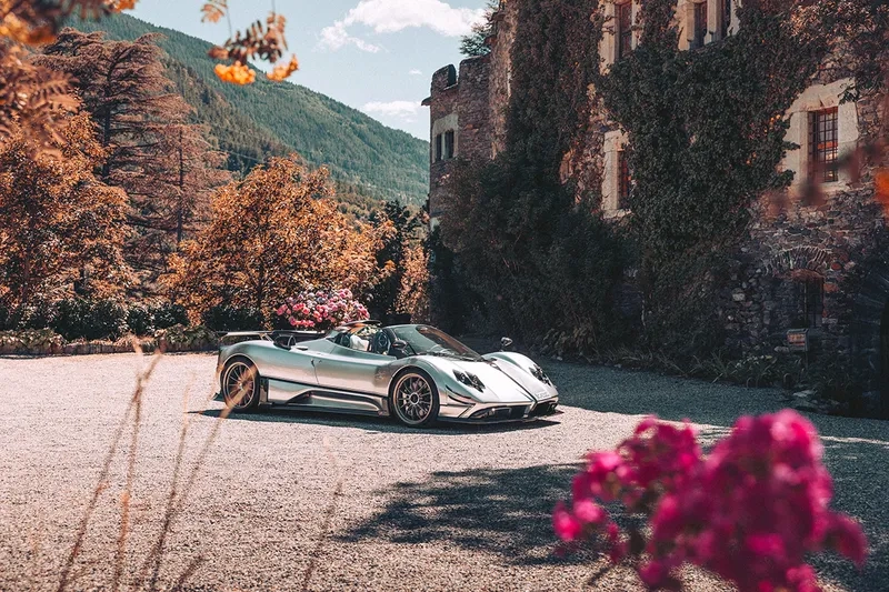 Xe pagani phong cảnh đẹp hòa cùng thiên nhiên tuyệt mỹ