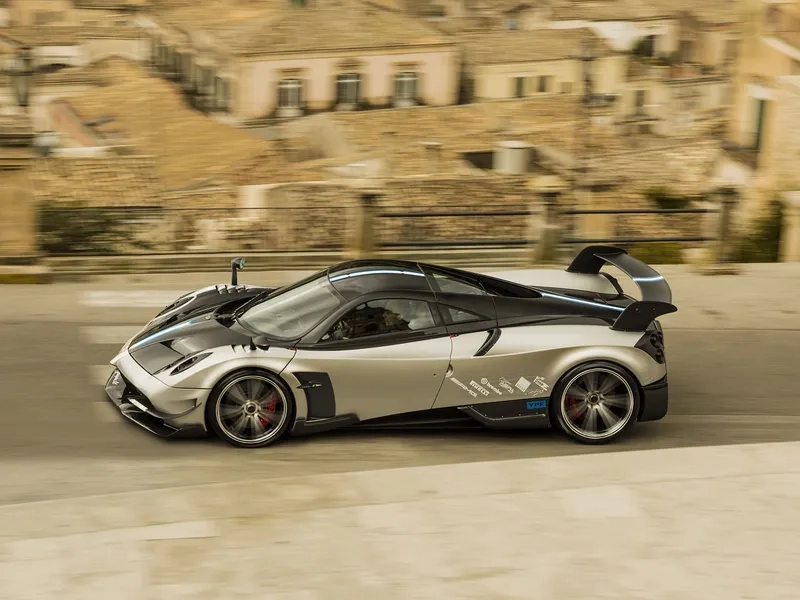 Hình ảnh xe pagani huayra bc ngoài đời thực đầy ấn tượng