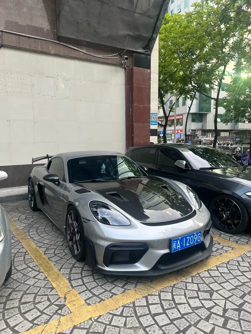 Động cơ mạnh mẽ bứt phá mọi giới hạn Porsche 718 động cơ mạnh