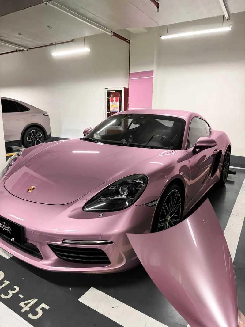 Bánh lớn nổi bật trên mọi đường Porsche 718 bánh lớn