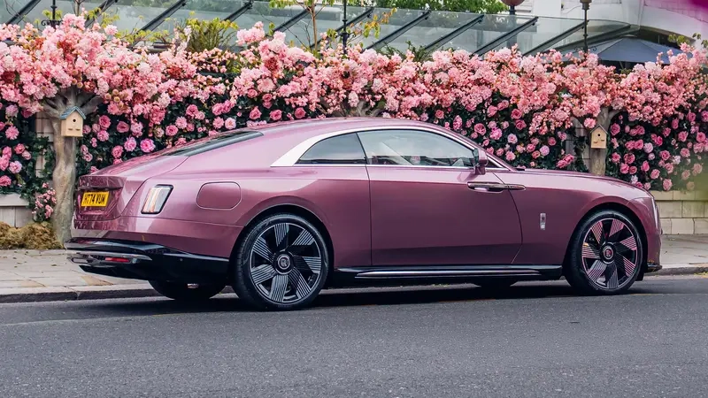 Rolls royce phong thái hoàng gia đầy uy nghi